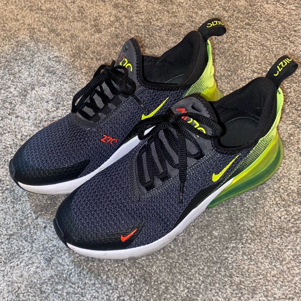 Size 7 Nike Airmax 270